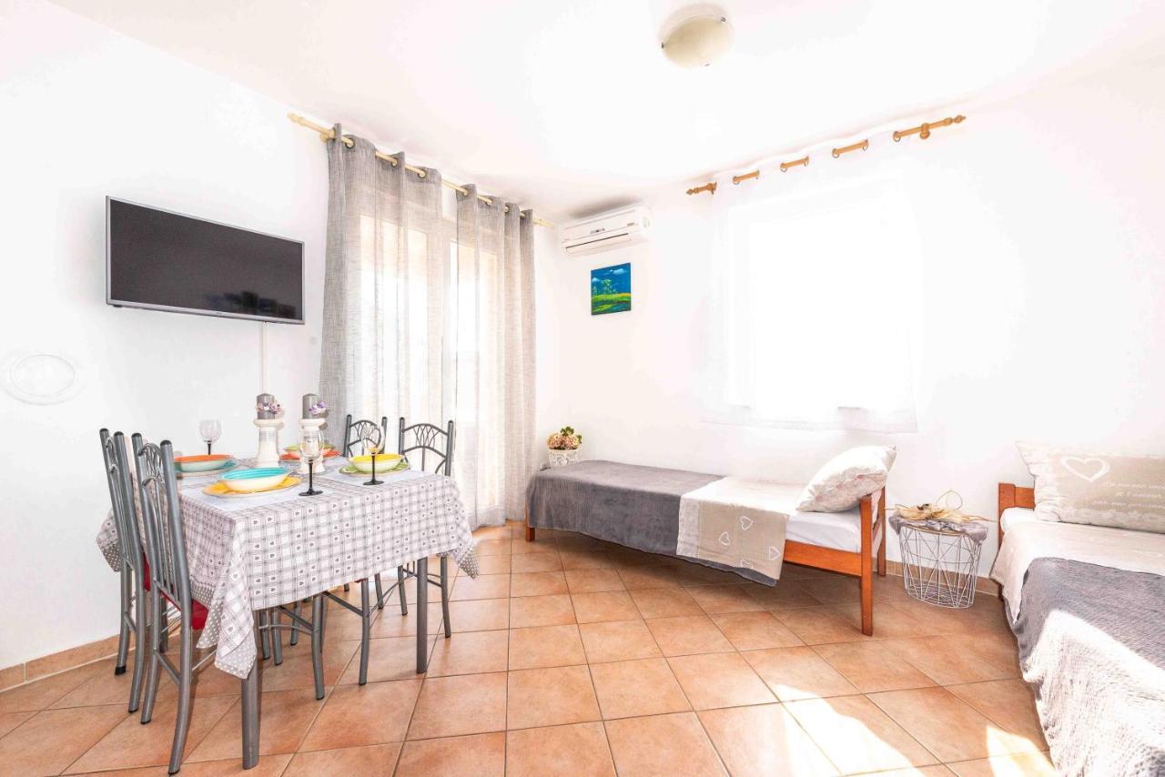 Apartment Hannah Novalja Bagian luar foto